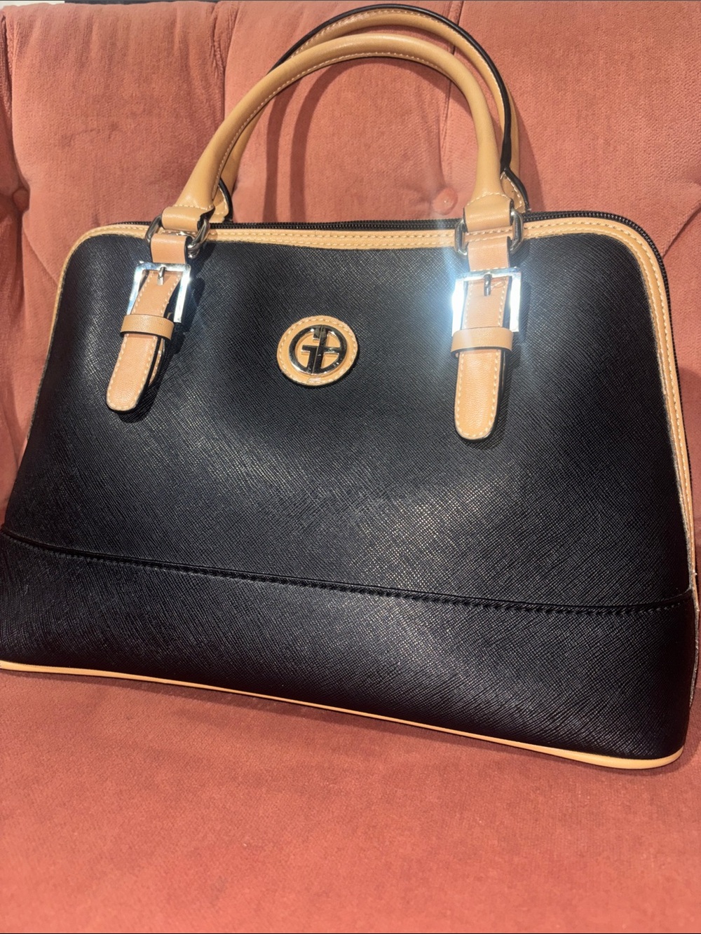 Two tone structured shoulder bag black/cream elegant zip closure multi pocket